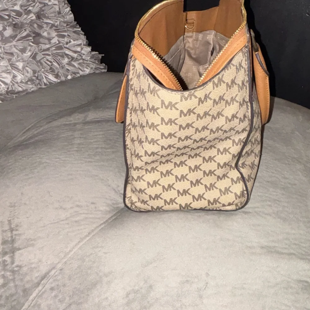 Michael Kors Tan and Cream MK Satchel - Picture 2 of 5